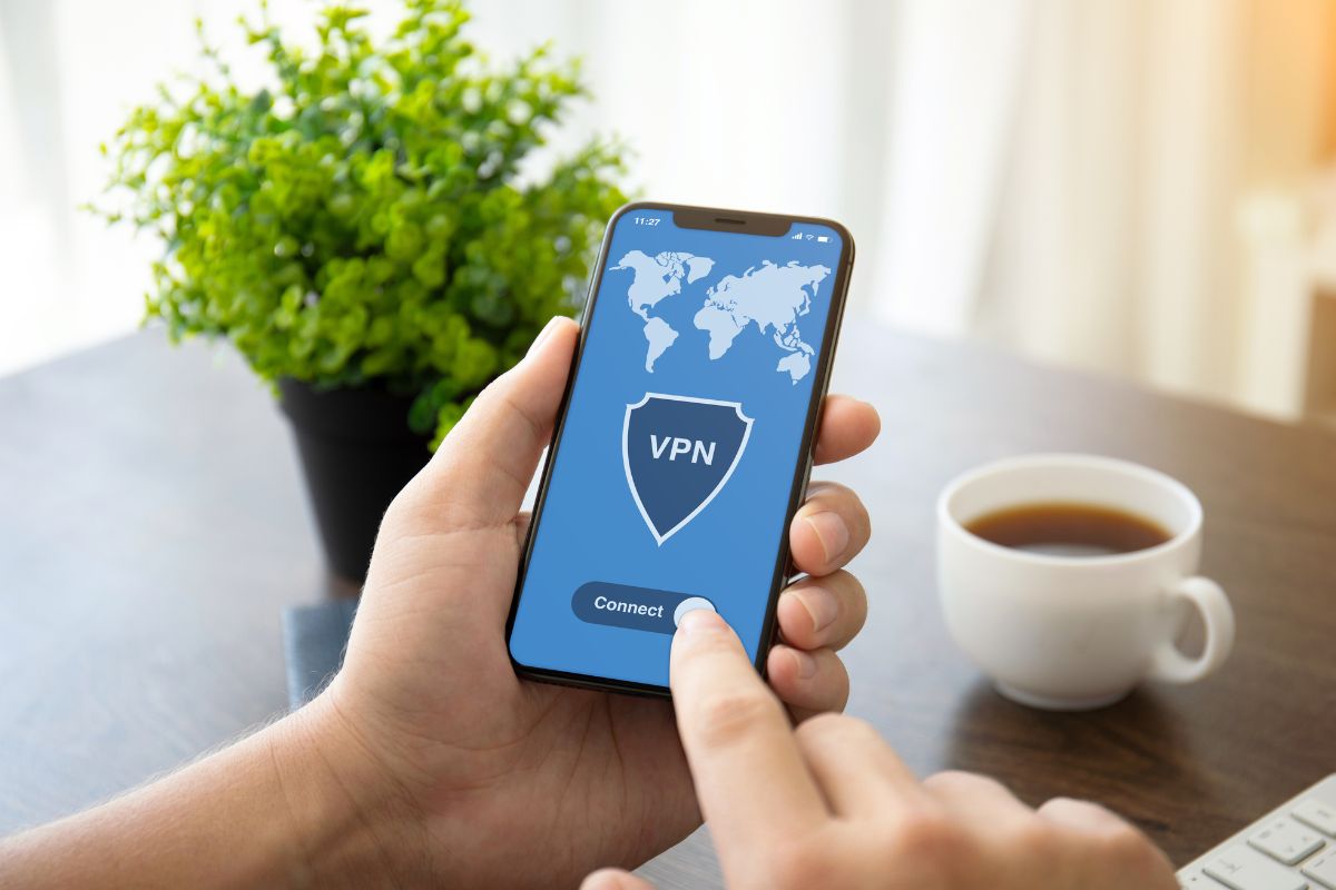 someone cell with vpn loaded